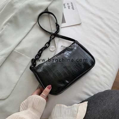Crocodile Pattern Baguette Handbag for Women 2020 Candy Color Chain Ladies Small Shoulder Bags Fashion Design Leather Armpit Bag