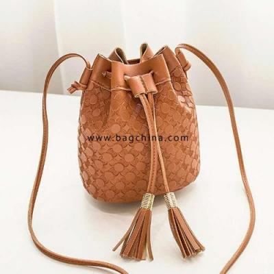 Drawstring Bucket Bag Fashion Large Crossbody Purse Shoulder Bag for Women Teen Girls Tassel Matching High Capacity