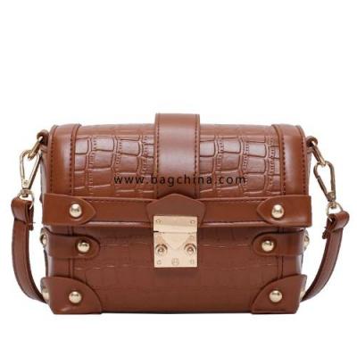 High-end retro small square bag female 2020 new tide fashion messenger bag popular shoulder bag in spring and summer